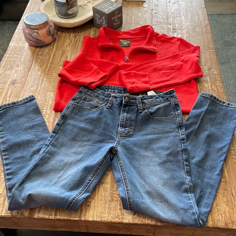 Lee jeans.  Boys size 12.  Good condition, see pics for condition.